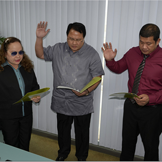 Two PhilHealth Board Members Take Oath